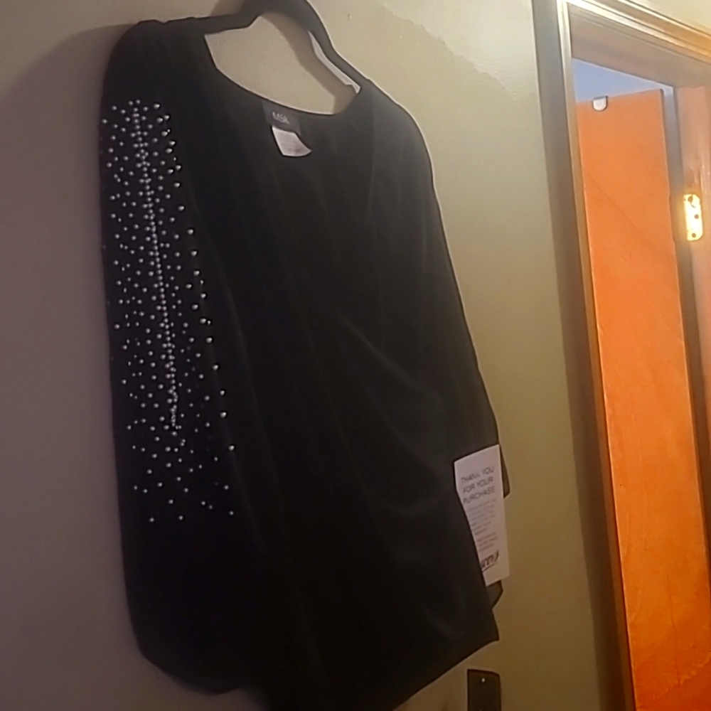 A beautiful wide sleeve shirt
